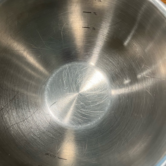 EUC Pampered Chef Stainless Steel Mixing Bowl Set with Lids - Picture 6 of 6